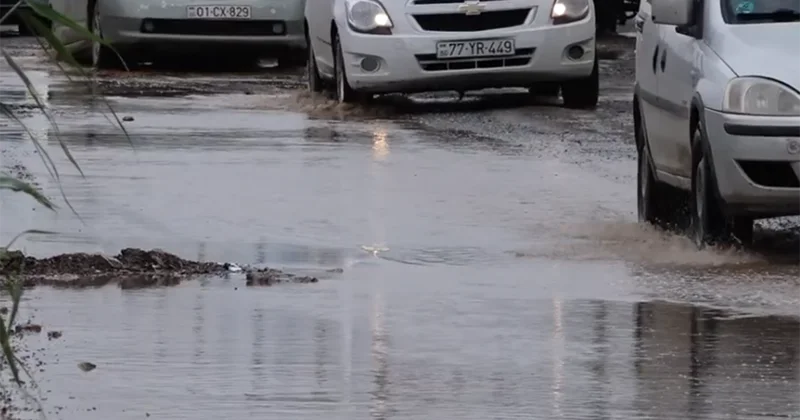 “Yol bərbad vəziyyətdədir, məhəlləyə avtobus da, taksi də gəlmir” Video