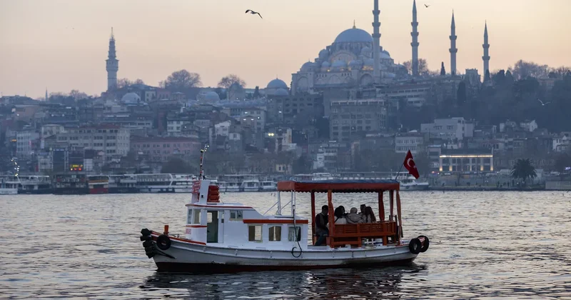 Seysmoloq İstanbulda güclü zəlzələ riski barədə xəbərdarlıq etdi