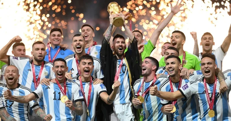Dünya çempionu vətəninə döndü RƏSMİ