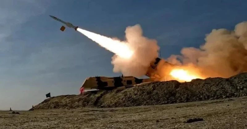 Китайская ракета поразила американский истребитель?