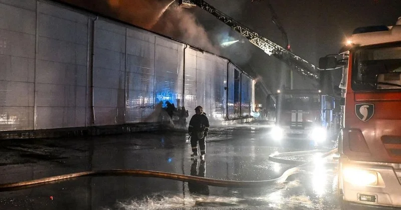 Ukrayna Taqanroq limanını alovlara qərq etdi