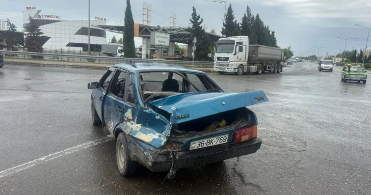 Семья, ехавшая на свадьбу, попала в ДТП в Евлахском районе