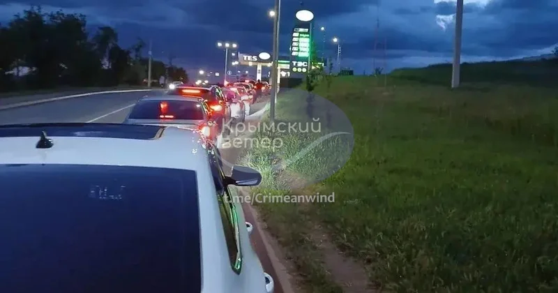 Krımda benzinə sərt məhdudiyyət tətbiq edilib...