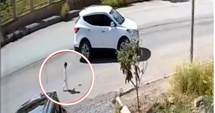 Gəncədə yola çıxan uşağa belə kömək oldular VİDEO
