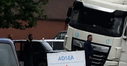 В Гяндже грузовик провалился в яму
