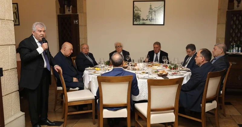 Göydən asılan Anar, səmadan enən Behrudi, özünə sağlıq deyən akademiklər… Bir dövrün yubileyi