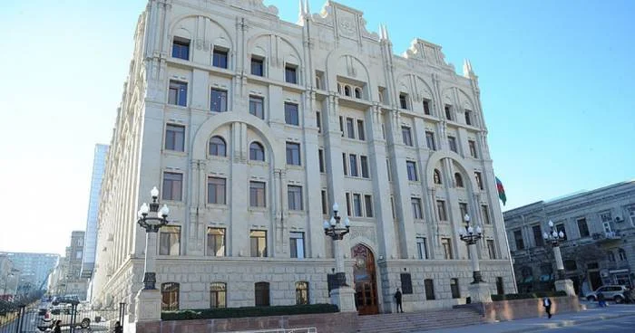 Bakıda polisə bıçaq çıxaran 29 yaşlı şəxs zərərsizləşdirilib Bir nəfər isə saxlanılıb