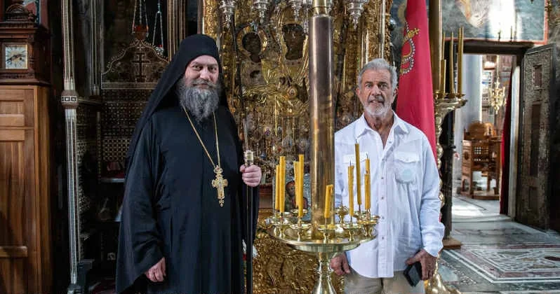 Mel Gibson gizli şəkildə Serb monastırını ziyarət edib FOTO