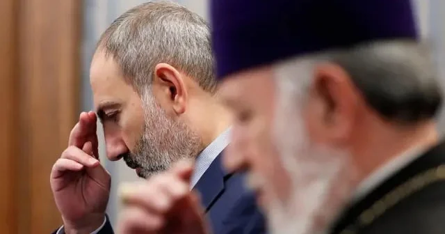 Paşinyan onu “Dəccal” adlandıran kilsəyə müharibə elan edib