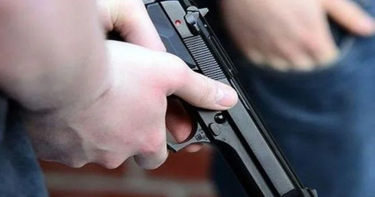 Elçilik məsələsində polisi öldürdülər