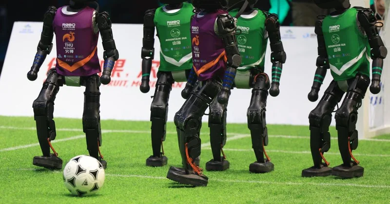 Çində robotların iştirak etdiyi ilk futbol turniri keçirilib Video