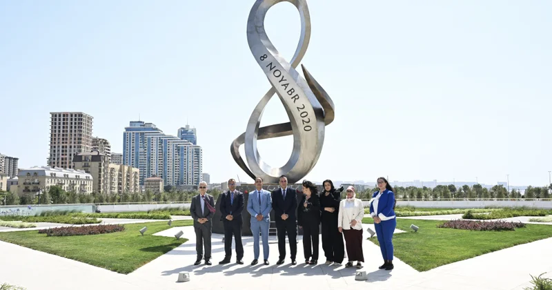 Mərakeşli deputatlar Zəfər parkında FOTO