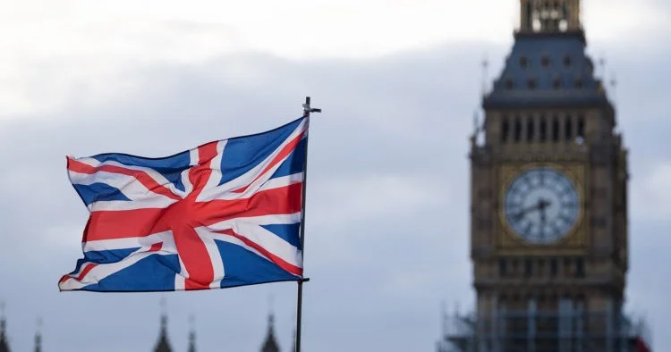 Britaniyalı nazir İsrail səfirliyinə cavab verib