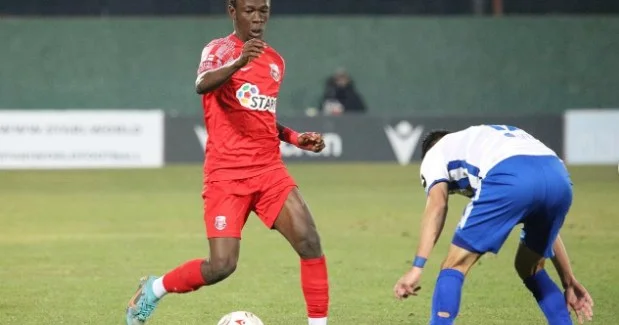 Qarabağ və Araz Naxçıva n eyni futbolçunu istəyir malili Azərbaycana gəlməyi planlaşdırır