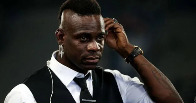 Balotelli podiuma çıxdı Şəkil