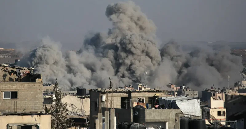 Bu dəfə yardım anbarını bombaladılar