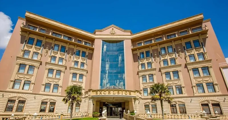 Excelsior Hotel də baş direktorla menecer arasında nə baş verir?