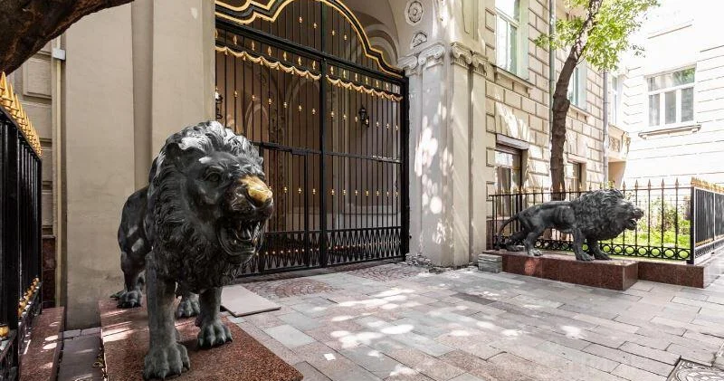 Варданян распродает имущество в России за полцены