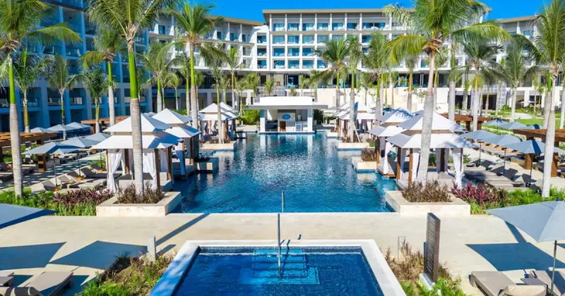 Hyatt Hotels продаст 15 курортов