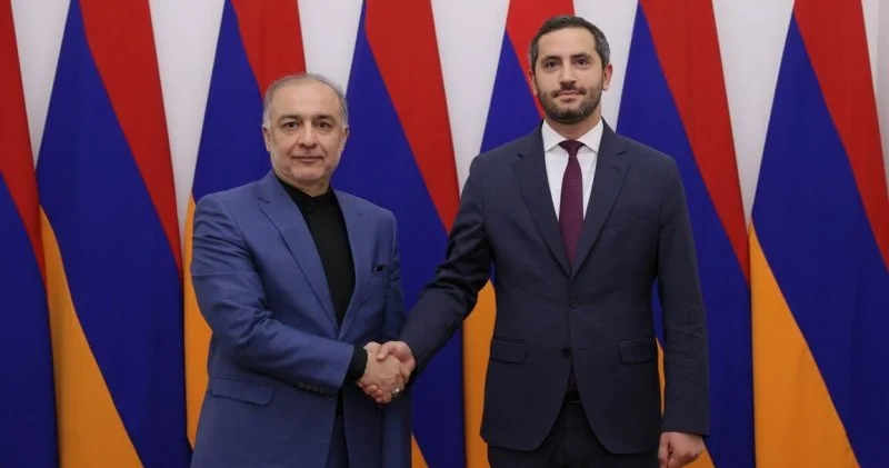 Ermənistan parlamentinin sədr müavini İran səfiri ilə regionu müzakirə edib