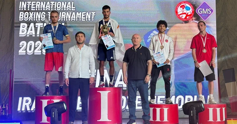 Boksçumuz Batumidə gümüş medal qazanıb FOTO