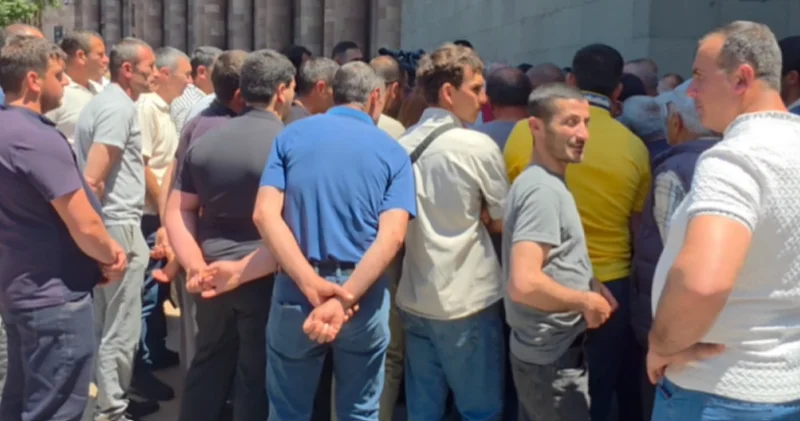 Ermənistanda etiraz: Qum karxanasının yenidən açılmasına icazə verilmir VİDEO
