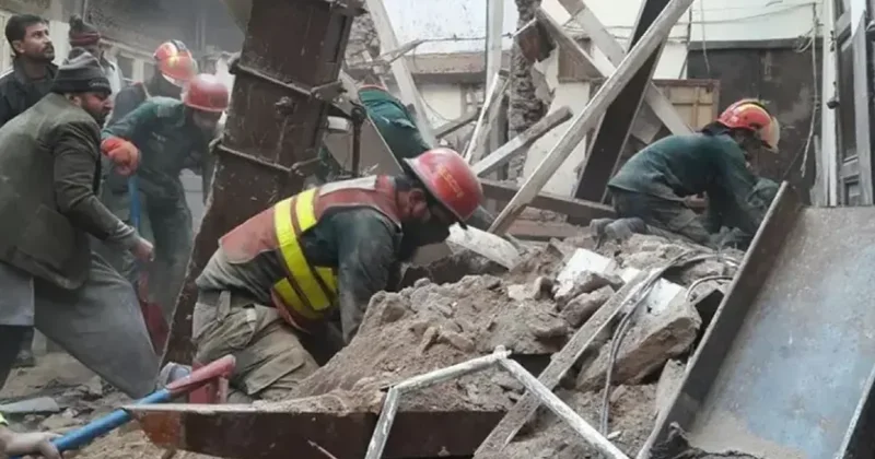 Tədris mərkəzinin damı çökdü Çox sayda uşaq öldü