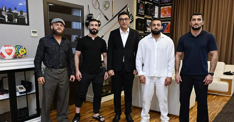 Fərid Qayıbov “UFC Fight Night” turnirində ölkəmizi təmsil etmiş idmançılarla görüşüb FOTO