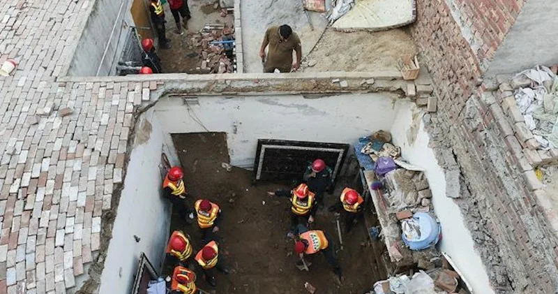 Pakistanda binanın damı şökdü − 14 uşaq həlak oldu