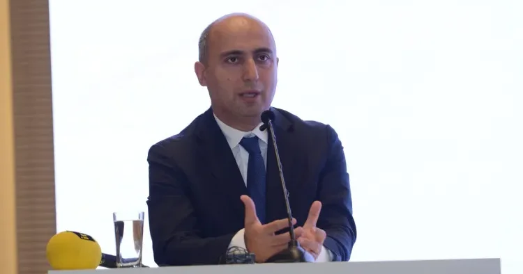 34 saat dərs deyən müəllimimizin maaşı 1500 2000 manat arasında dəyişir Emin Əmrullayev