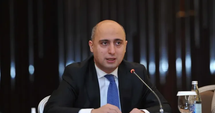 Müəllim kateqoriyalarının artırılmasının tərəfdarı deyilik Emin Əmrullayev