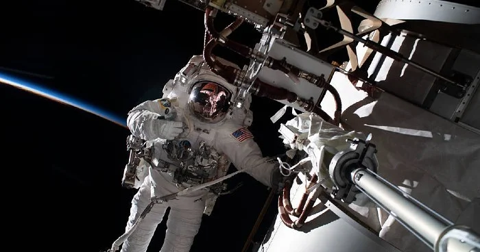 Астронавты NASA вышли в открытый космос для ремонта манипулятора МКС
