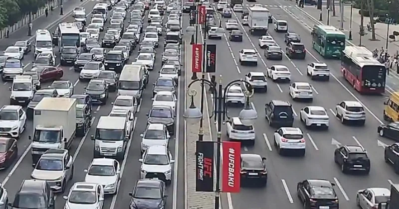 22 istiqamətdə tıxac var Siyahı