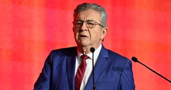 Fransda prezidentliyinə namizəd ölkənin NATO dan çıxmasını istəyir