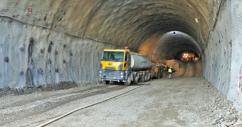 Nəqliyyat eksperti Murovdağ tunelindən yazdı