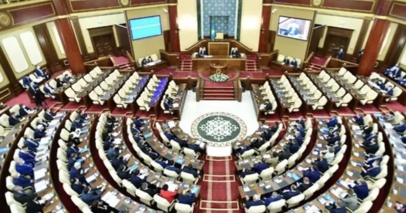Qazaxıstan parlamenti palatalarının sonuncu birgə iclası keçirilir