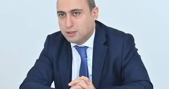 Müəllim özünü yazıq kimi görməməlidir Emin Əmrullayev