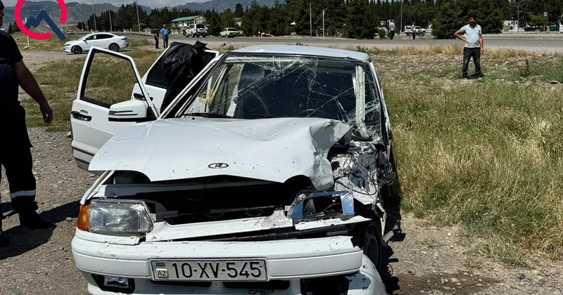 Gəncə Daşkəsən yolunda maşınla mikroavtobus toqquşdu, yaralı var Fotolar