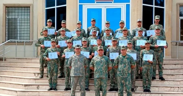 İriçaplı pulemyot heyətinin hazırlıq kursunun buraxılış mərasimi keçirilib