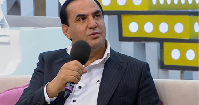 Şou biznesin “avtoritet”i səhnədə özünü biabır etdi VİDEO