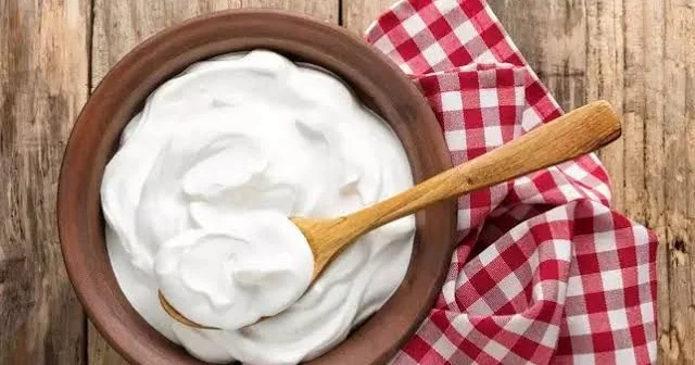 Marketdə satılan qatıq mədə bağırsağa faydalıdırmı?