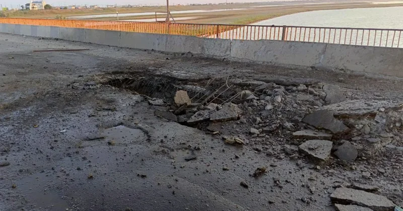 Ukrayna Krımda və Zaporojye vilayətində iki körpüyə zərbə endirib