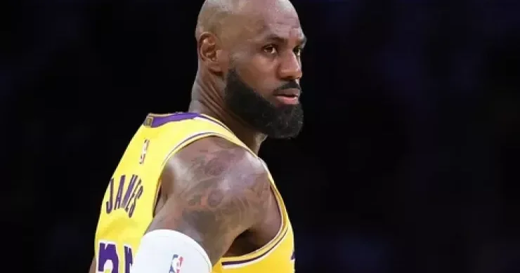 LeBron Ceyms Leykers dən gedir