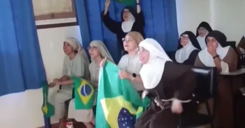 Braziliyalı rahibələr qələbə qoluna çılğın reaksiya verdilər VİDEO