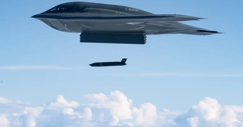 США испытали в Тихом океане новую противокорабельную ракету LRASM