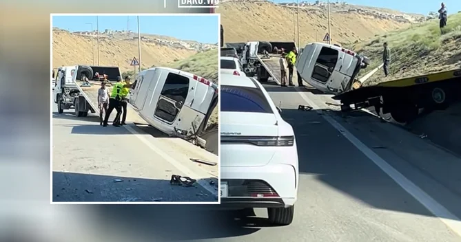 Bakı Dairəvi Yolunda ağır qəza: Evakuator daşıdğı mikroavtobusla birgə aşdı