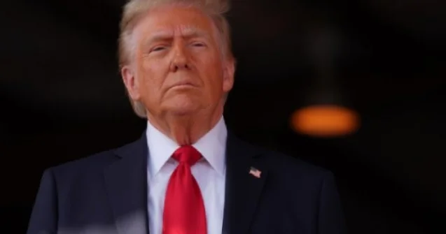 Трамп назвал решение суда по гражданству “победой Китая”