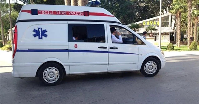 Azyaşlı 5 ci mərtəbədən yıxıldı, vəziyyəti ağırdır