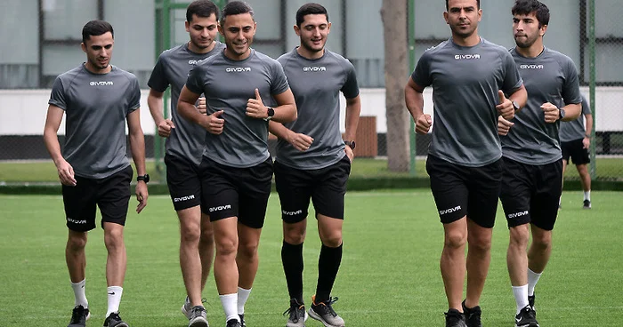 De Blekere iş başında... hakimlər “Dalğa Arena”da toplaşdı