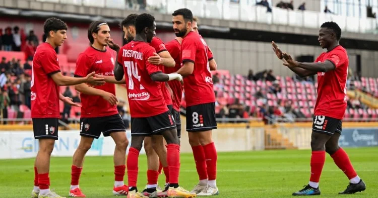 Çempionluğa iddialı klub Neftçi və Qəbələ dən ayrılan futbolçularla anlaşdı